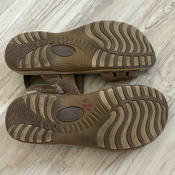 Earth Origins suede sandals. Size 7 wide. - Picture 7 of 8